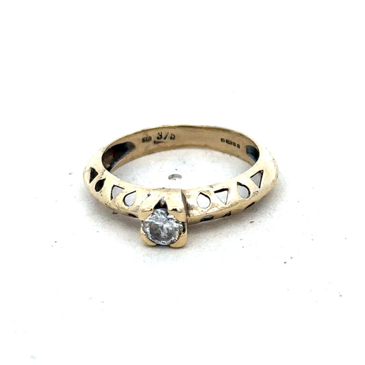 9ct yellow gold ring size M (sh25635l)