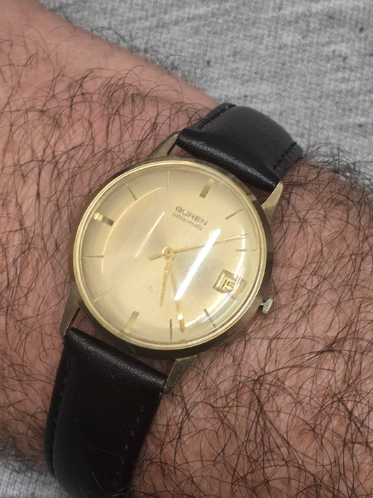 Vintage 9ct yellow gold Reeves and Sons men's automatic watch with Swiss-made design and classic dial.