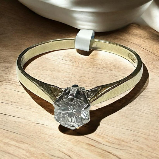 14ct yellow gold diamond ring in size P with sparkling diamonds, unbranded jewelry, elegant and classic design.