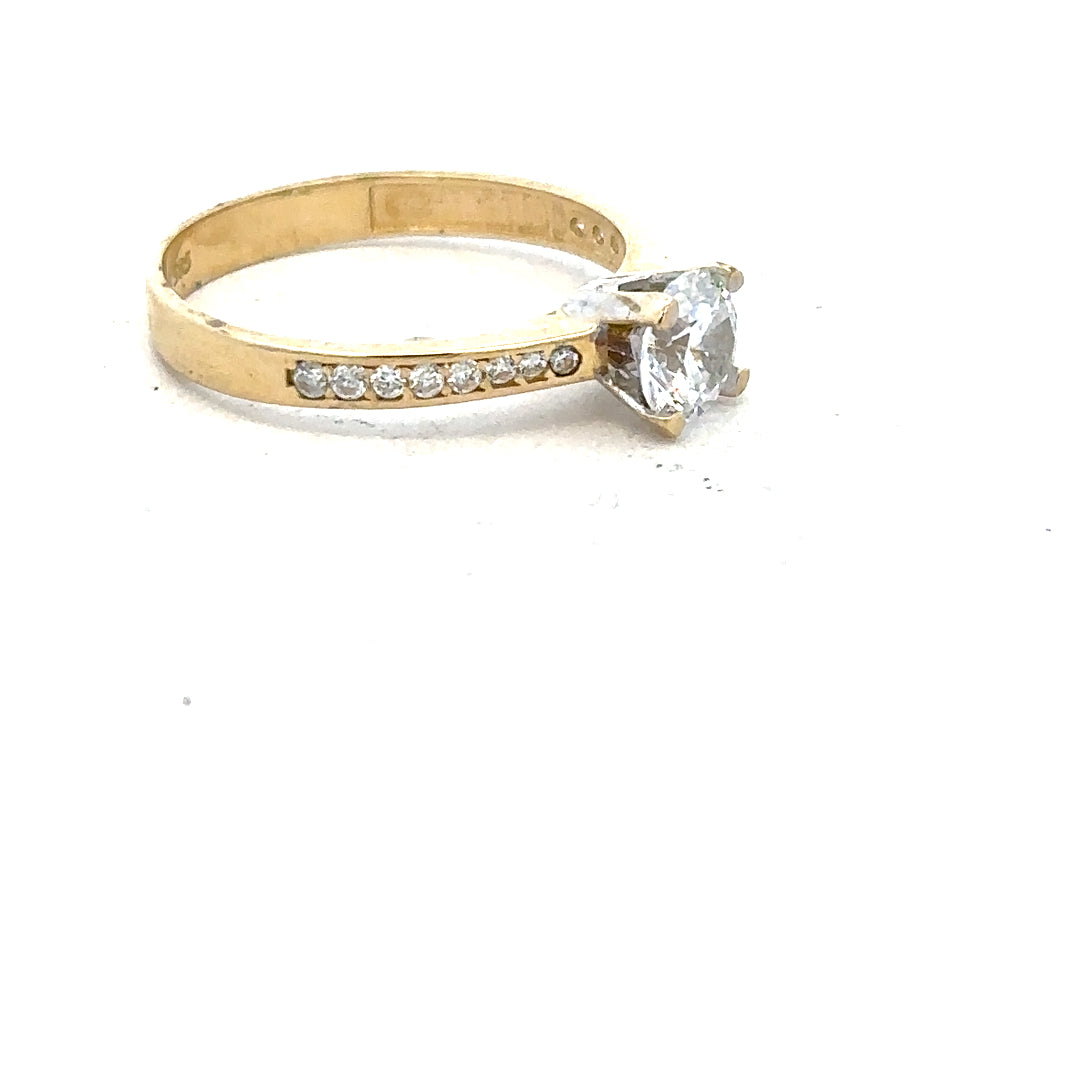 14ct yellow gold ring in size O, featuring a simple band design, unbranded jewelry piece with a polished finish.