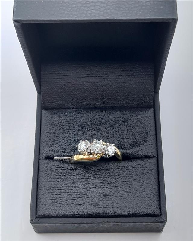 18ct gold diamond ring with 0.75 carat center stone in size L, featuring a sleek band and sparkling diamonds.