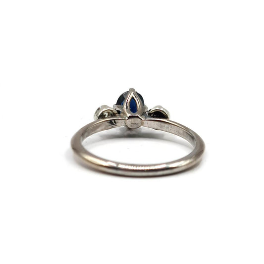 18ct white gold sapphire ring with 0.70 and 0.30 carat sapphires, showcasing a elegant jewelry design.