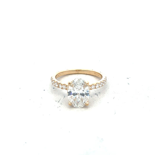 18ct yellow gold lab-grown diamond ring with 2.1ct VS1 F color, size M, featuring a sparkling central diamond.