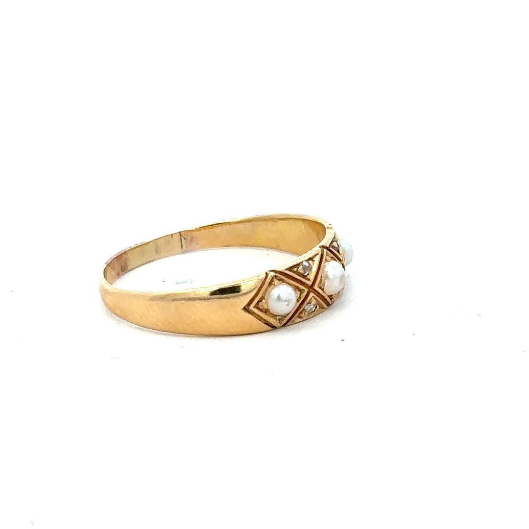 18ct yellow gold ring, size P1/2, featuring a smooth polished band with a classic design.
