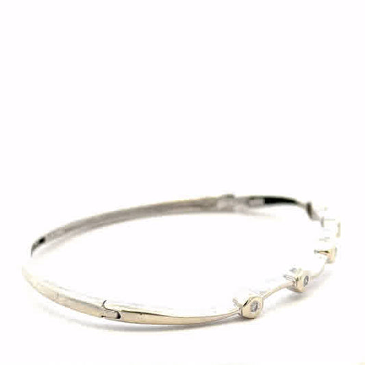 9ct white gold diamond bracelet featuring sparkling diamonds, weighing 7.7g, designed as a luxurious and elegant jewelry piece.