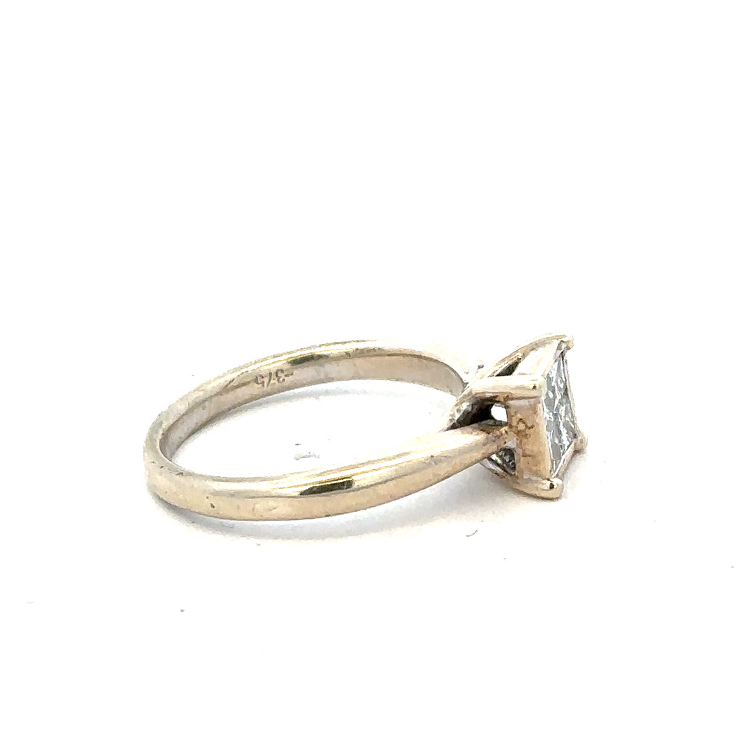 9ct white gold diamond ring in size L1/2 featuring a sparkling diamond setting and a sleek, elegant design.