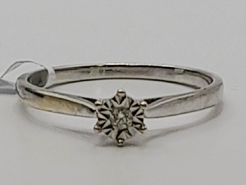 9ct white gold diamond ring in size N featuring a sparkling central diamond and intricate band design.