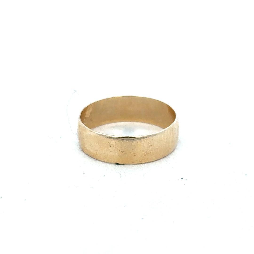 9ct yellow gold band ring in size Q1, unbranded, with a smooth, polished finish and classic design for elegant jewelry.