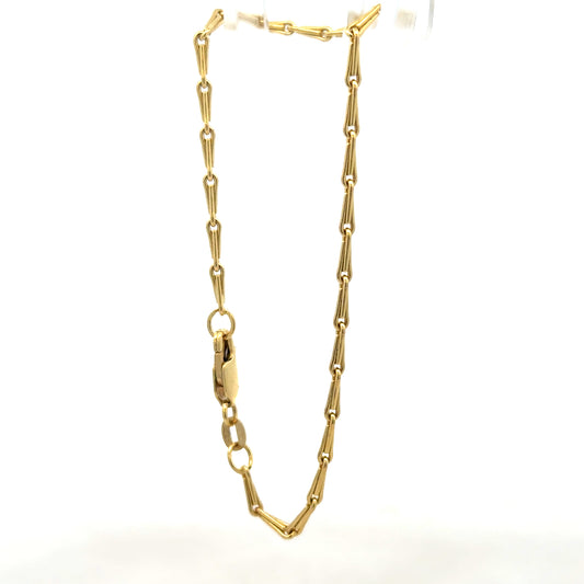 9ct yellow gold bracelet weighing 3.5g, unbranded, with a polished finish and delicate chain design.