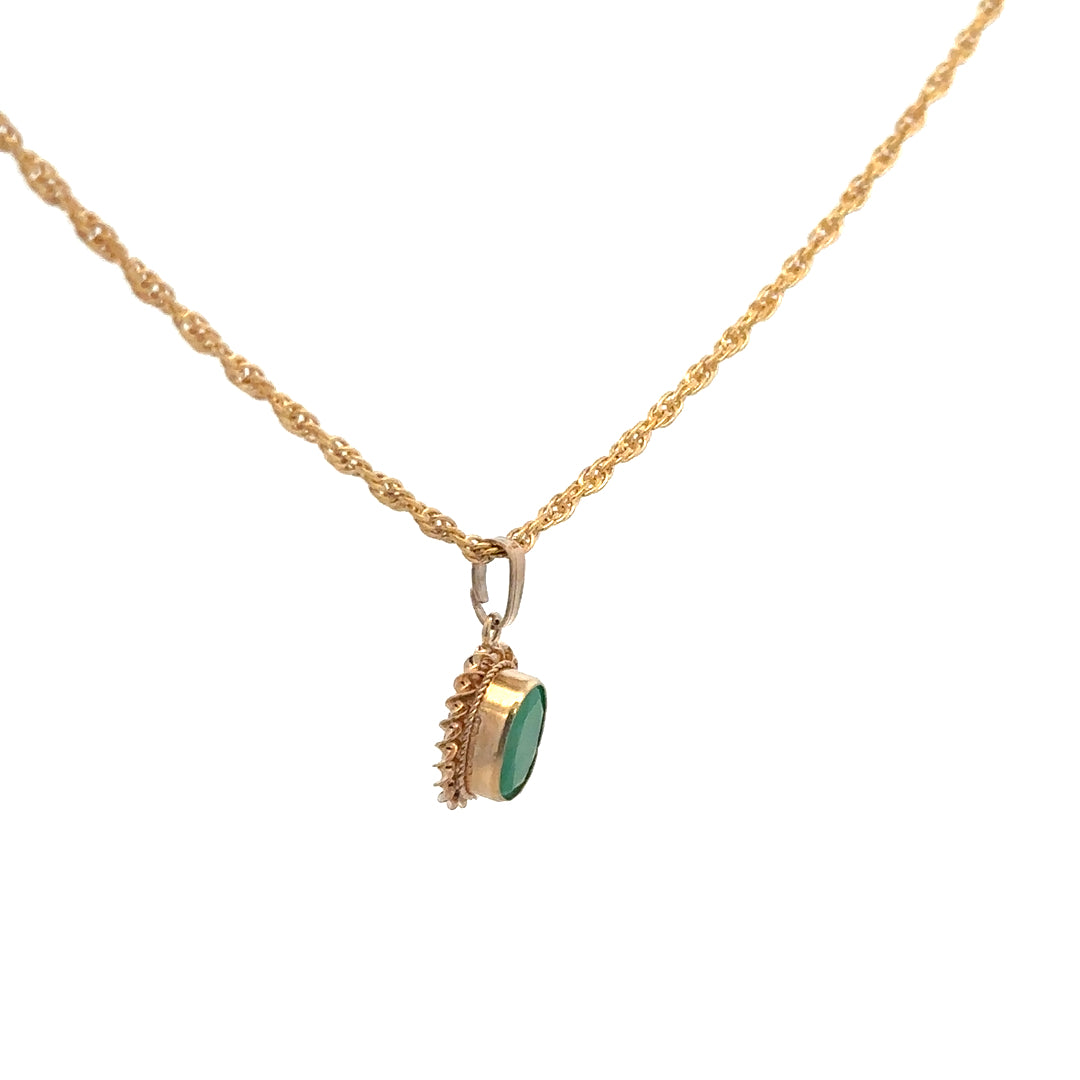9ct yellow gold chain with pendant, unbranded, weighing 4.6g, showcasing a classic jewelry style and fine craftsmanship.
