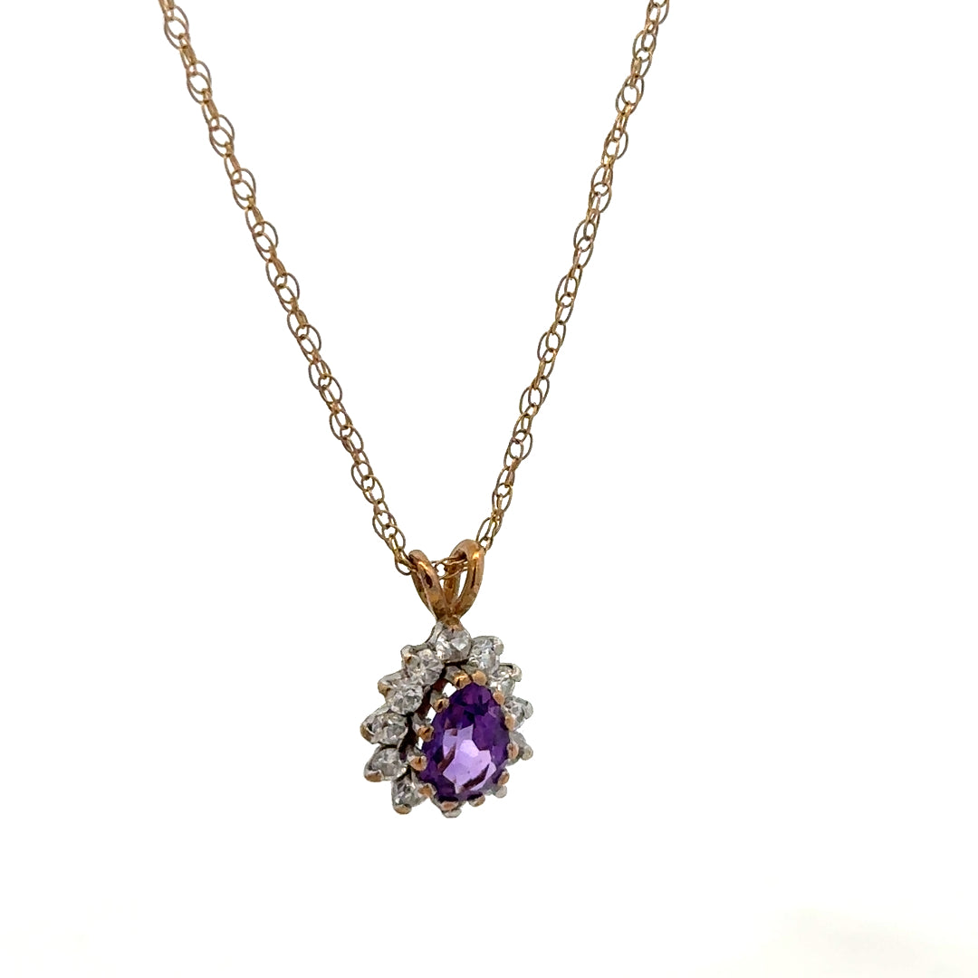 9ct yellow gold chain with pendant, unbranded, lightweight 1.9g jewelry accessory featuring a classic design.