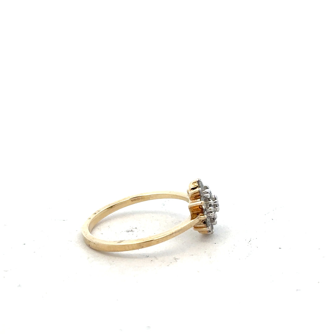9ct yellow gold diamond ring in size R with sparkling diamonds, featuring a classic design and unbranded craftsmanship.