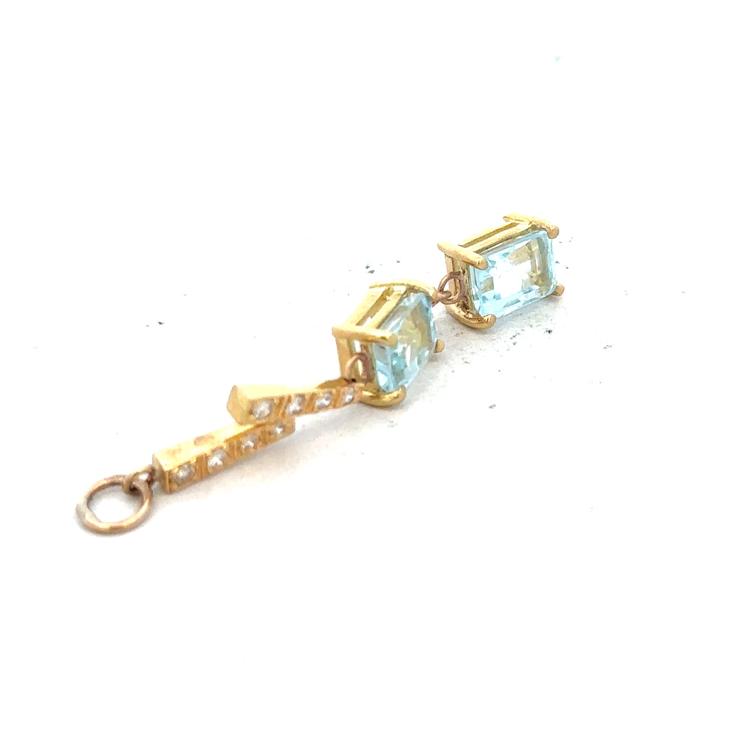 9ct yellow gold pendant weighing 2.7g, unbranded, with a simple and elegant design, shown against a neutral background.