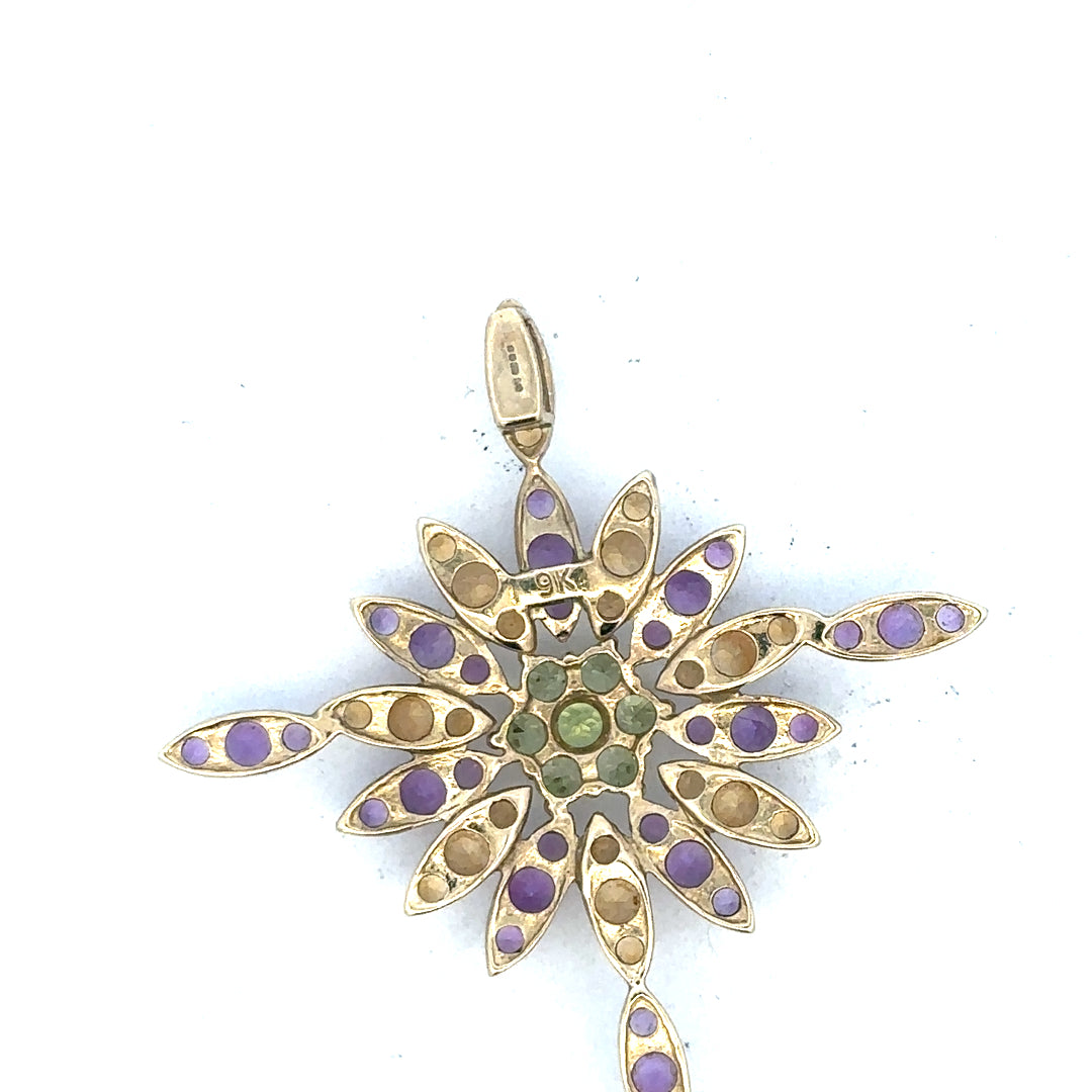 9ct yellow gold pendant weighing 4.6g, unbranded jewelry accessory with a simple elegant design.