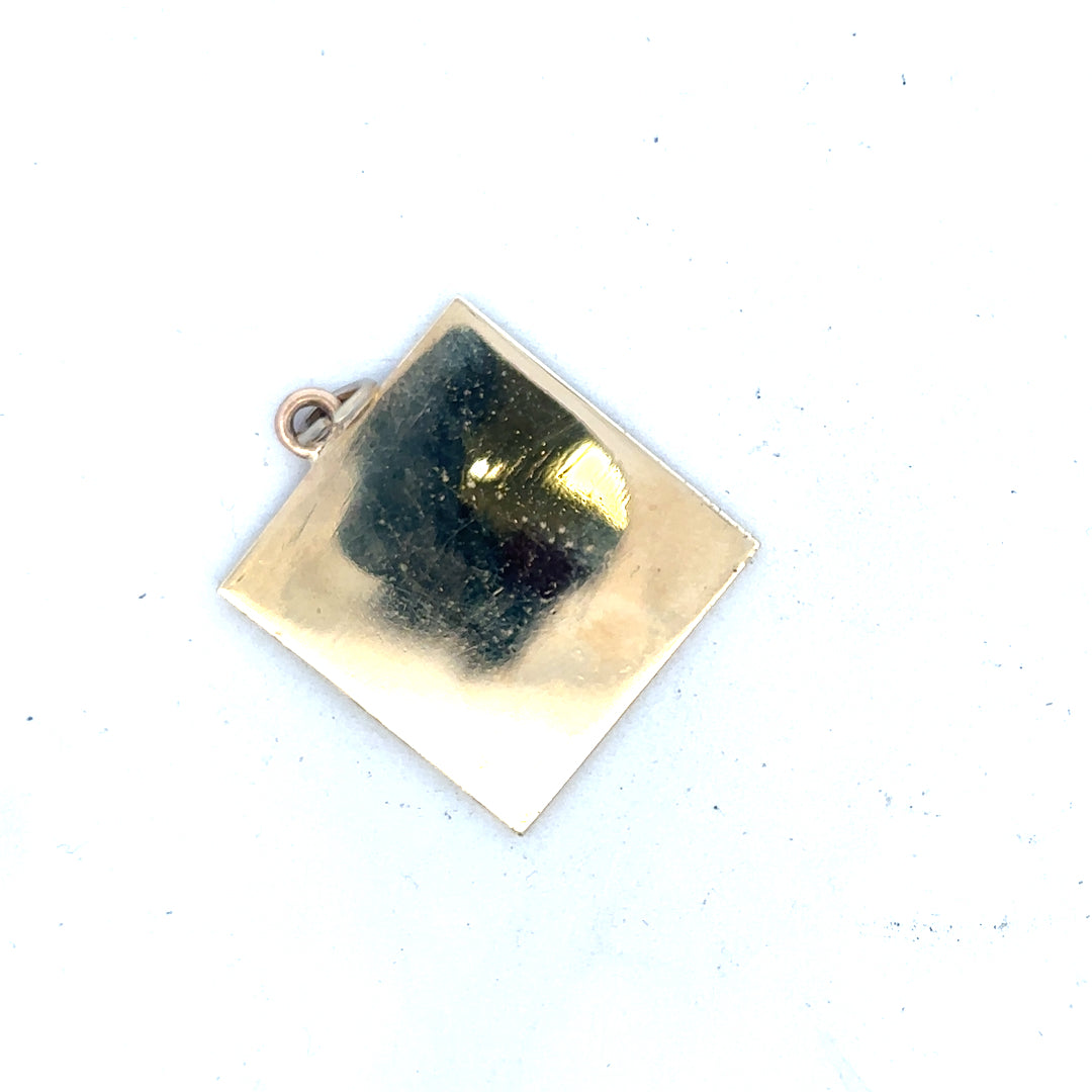 9ct yellow gold pendant weighing 9.6g, unbranded jewelry accessory with intricate design, jewelry photography image.