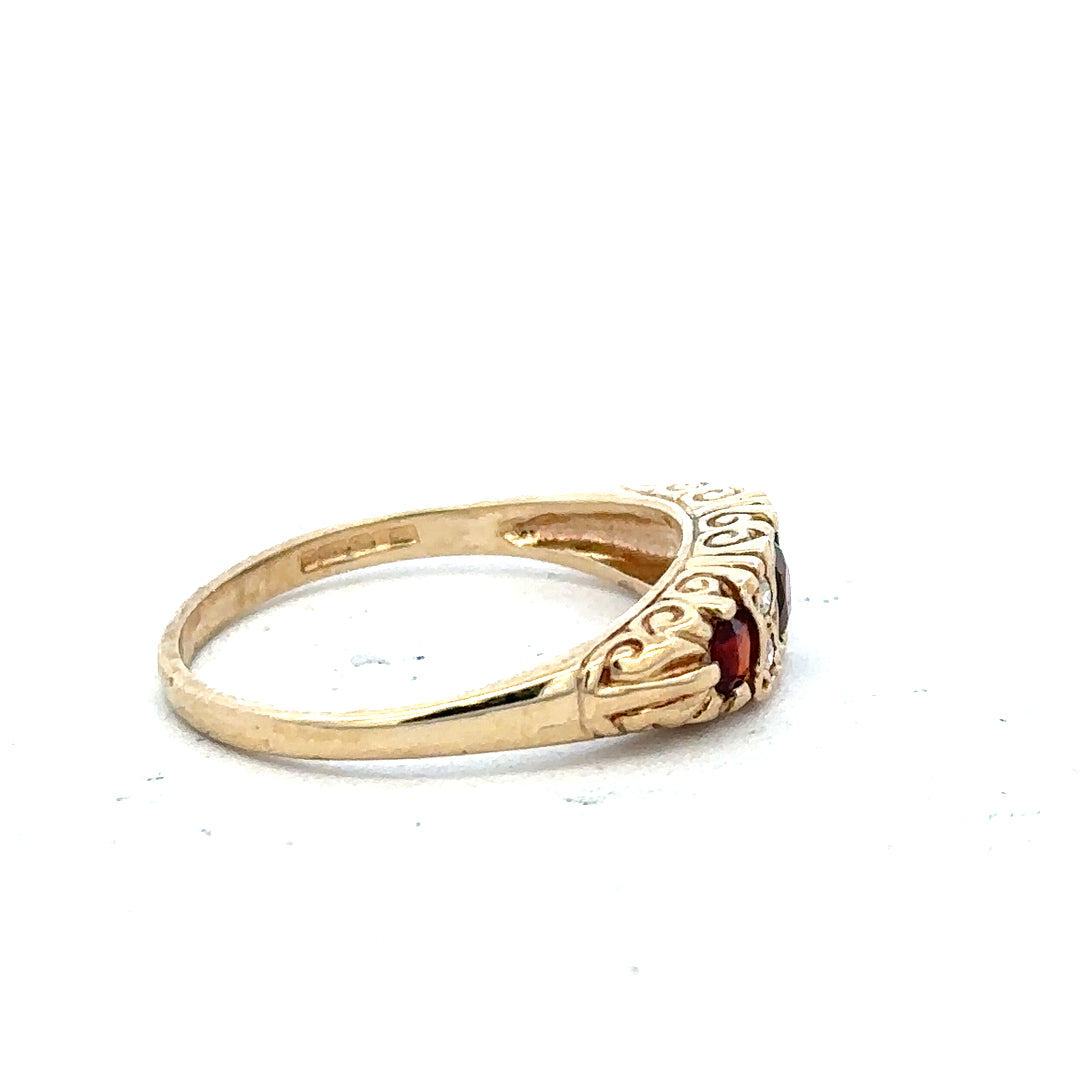 9ct yellow gold ring size O1/2, unbranded, featuring a simple band design with a polished finish.