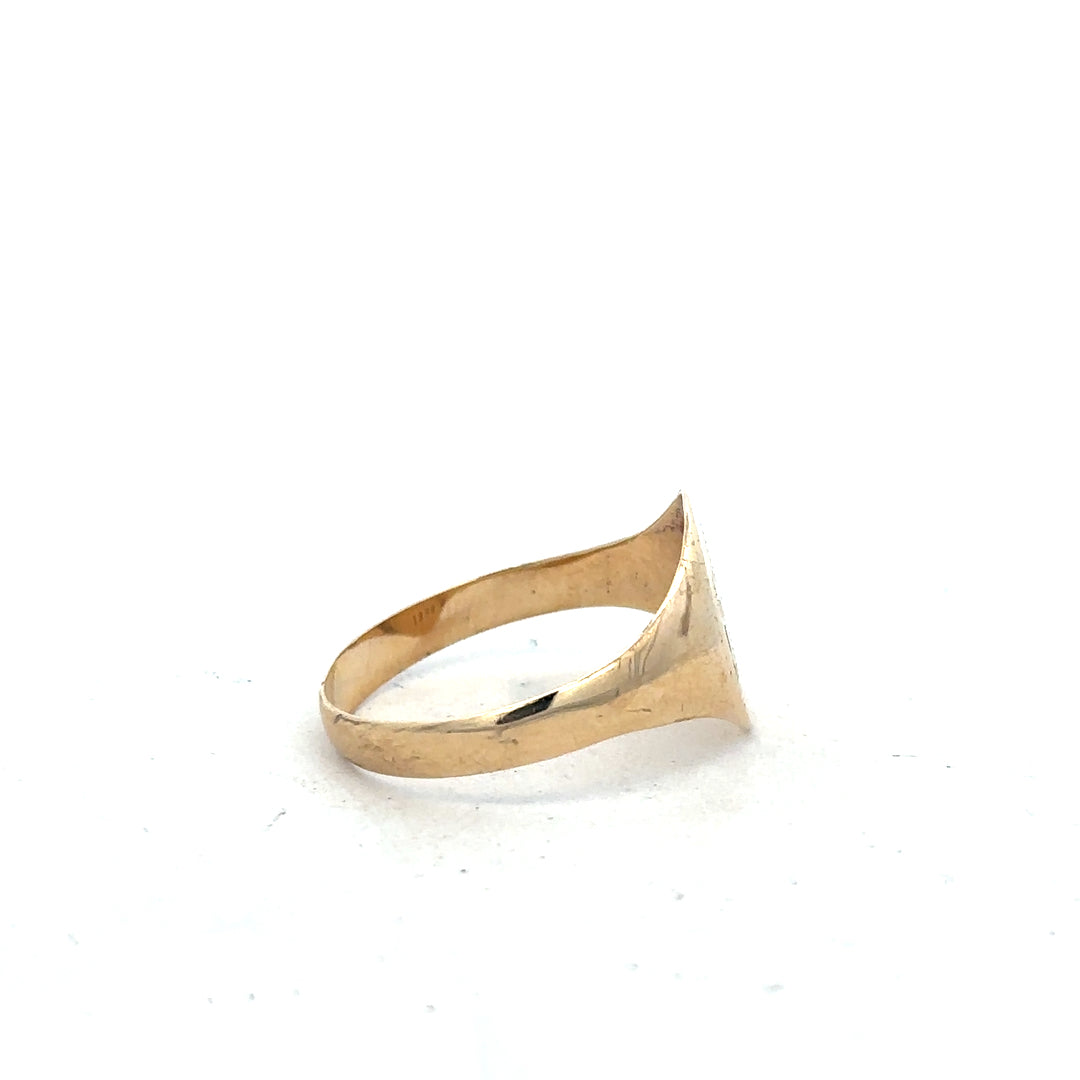 9ct yellow gold signet ring in size Y with a smooth, polished surface, unbranded jewelry for men or women.