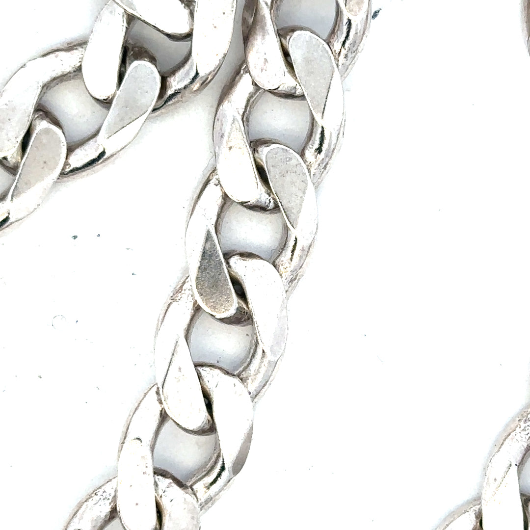Silver curb chain weighing 134.5g, unbranded jewelry chain with a classic curb link design, displayed on a white background.