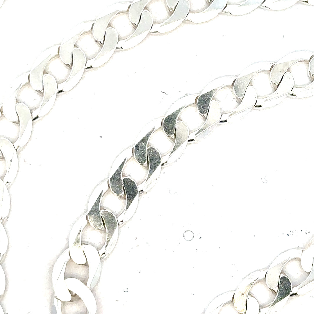 Silver curb chain weighing 34.5g, unbranded jewelry chain with classic curb link design, shown in a detailed close-up image.
