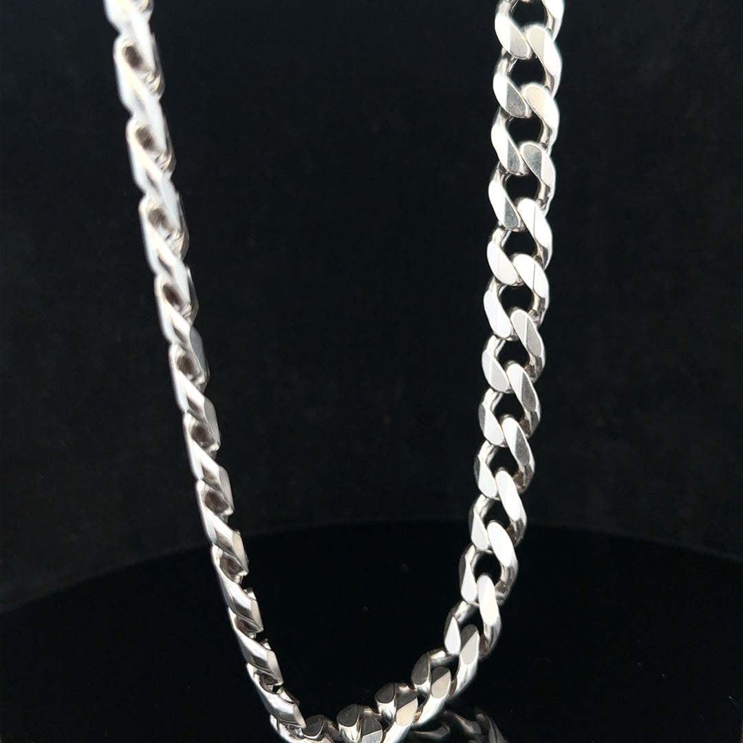 Silver curb chain weighing 95.2g, featuring a classic design, suitable for jewelry or accessories, unbranded.