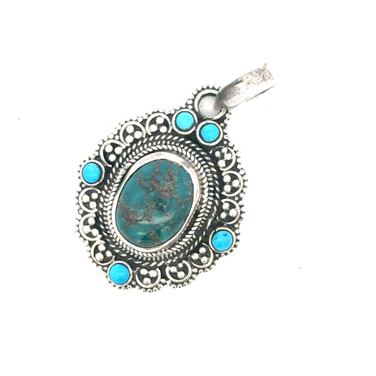 Silver pendant weighing 15.9g, featuring a sleek, polished design, perfect for necklaces and stylish jewelry accessories.