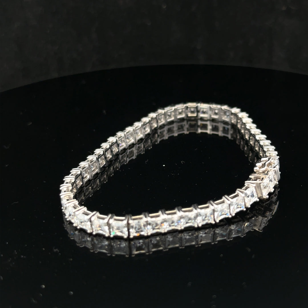 Silver tennis bracelet weighing 15.6g with a sleek design, featuring linked silver segments for a stylish accessory.