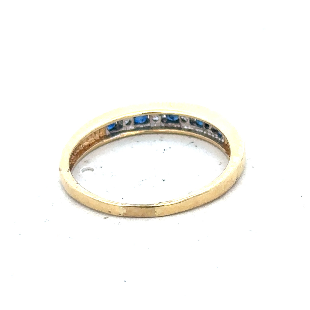 18ct yellow gold sapphire and diamond ring, size S, featuring a sparkling gemstone design with a lightweight 3.3g setting.