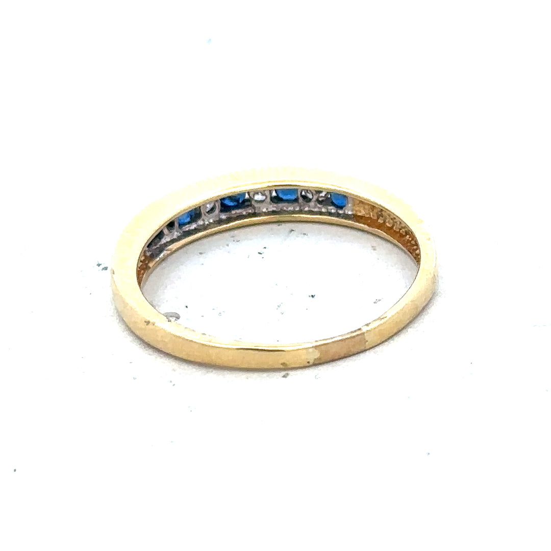 18ct yellow gold sapphire and diamond ring, size S, featuring a sparkling gemstone design, weighs 3.3g.