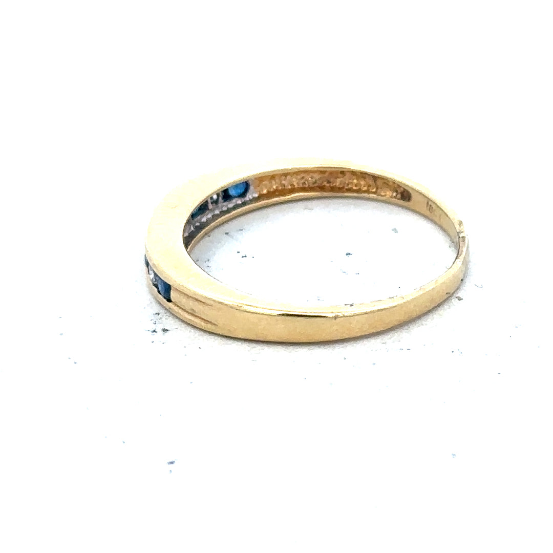 18ct yellow gold sapphire and diamond ring, size S, featuring a central sapphire gemstone and sparkling diamonds.