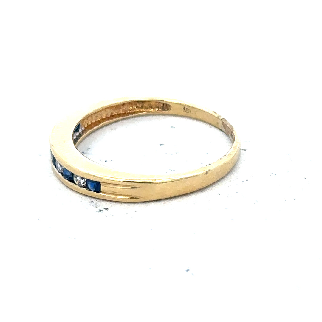 18ct yellow gold sapphire and diamond ring, size S, featuring a central sapphire and sparkling diamonds, unbranded.