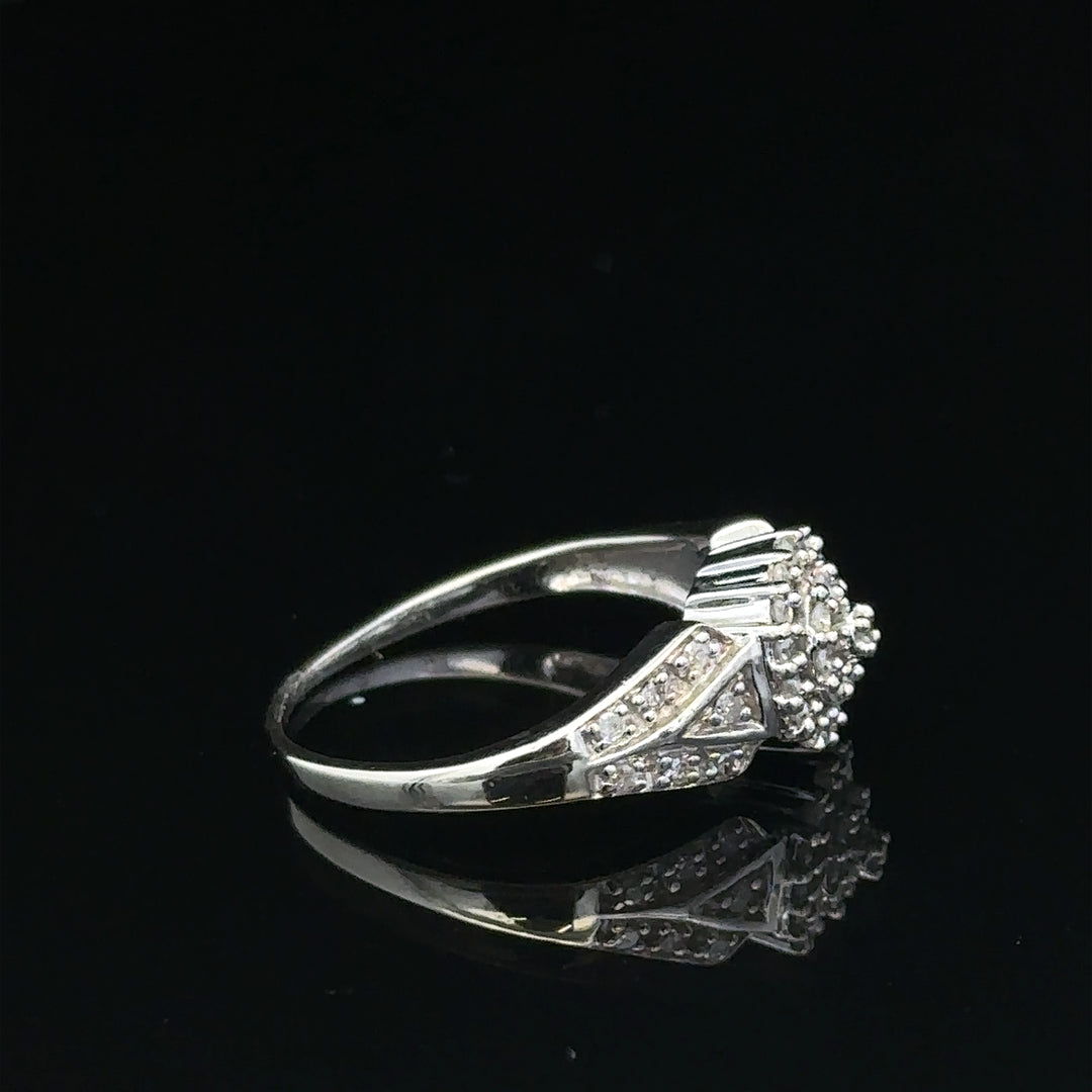 9ct white gold diamond ring, size M, with sparkling diamonds, weighing 2.6g, unbranded jewelry piece.