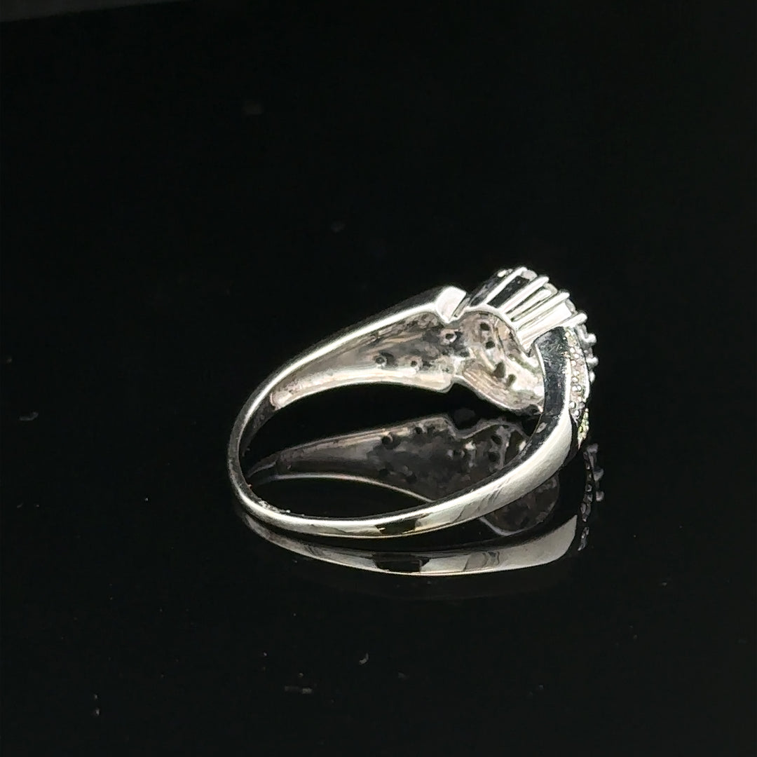 9ct white gold diamond ring, size M, featuring sparkling diamonds, weighs 2.6g, unbranded jewelry accessory.