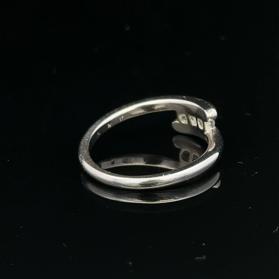 18ct white gold diamond ring, size M.5, with sparkling diamonds, weighs 4.2g, unbranded jewelry shown in detailed close-up image.