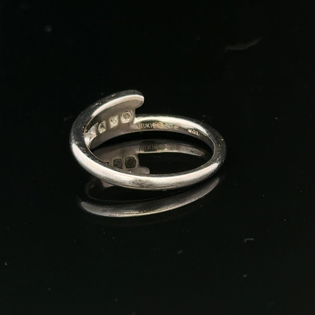 18ct white gold diamond ring in size M.5 with sparkling diamonds, weighs 4.2g, unbranded jewelry accessory.