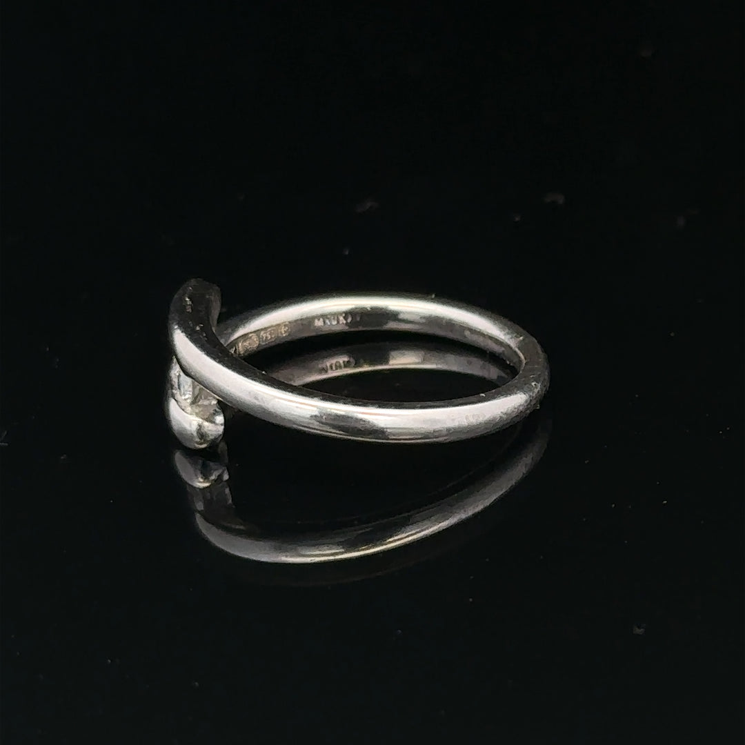 18ct white gold diamond ring, size M.5, weighing 4.2g, featuring sparkling diamonds on a sleek unbranded band.