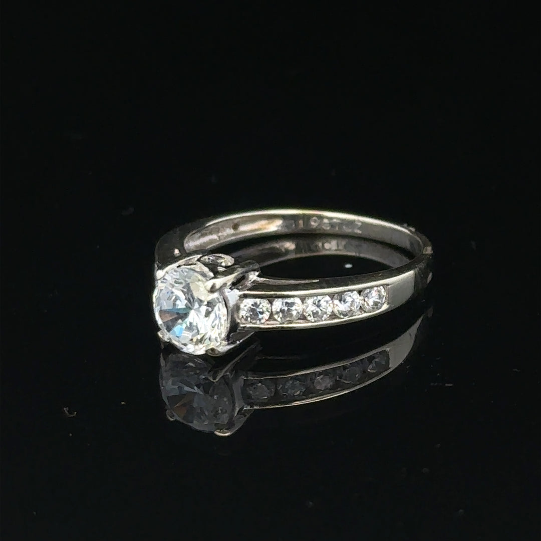 9ct white gold ring in size L 1/2, weighs 2g, showcasing a simple elegant design. Unbranded jewelry piece.
