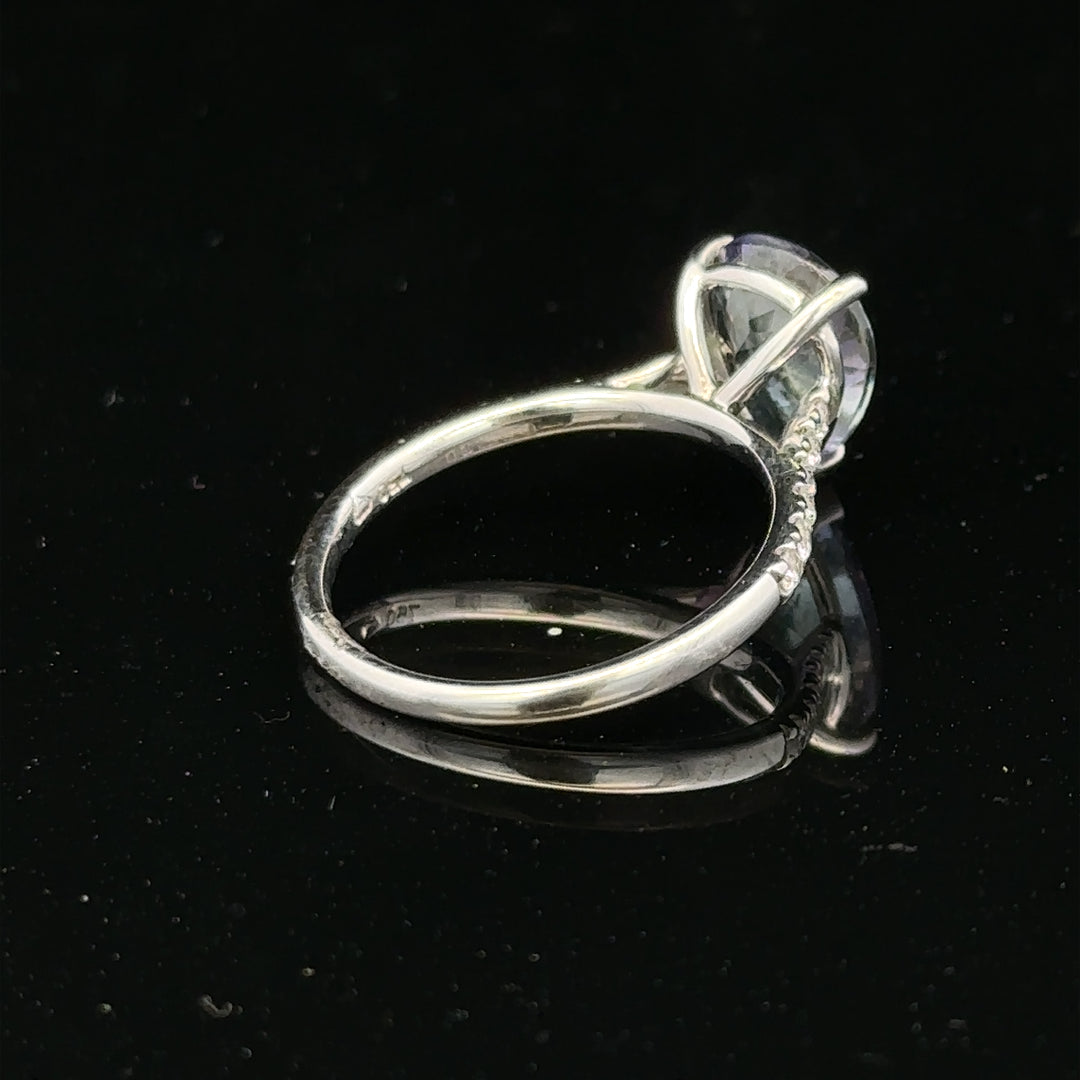 18ct white gold diamond ring in size L1/2 with sparkling diamonds, elegant jewelry piece featuring a sleek design.