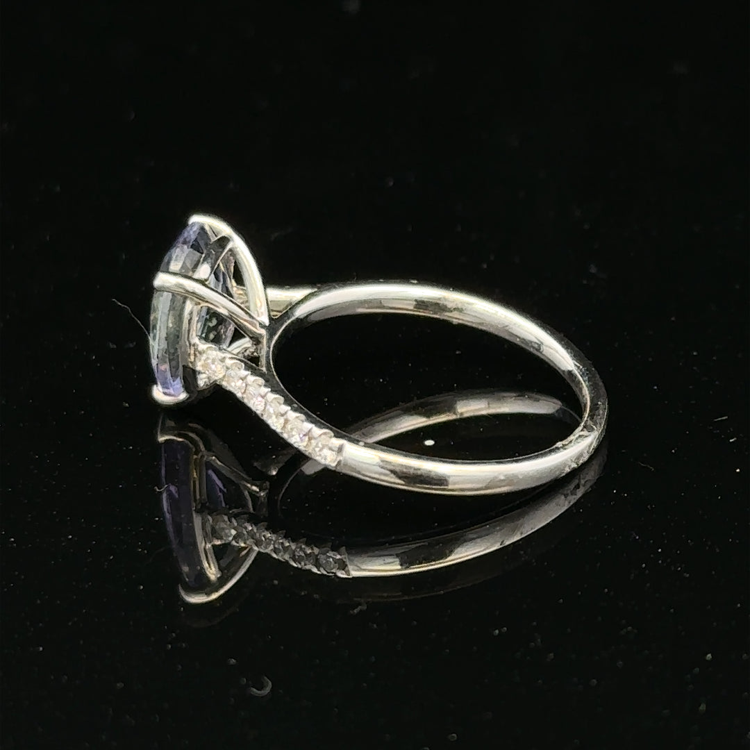 18ct white gold diamond ring in size L1/2 with sparkling diamonds, showcasing a elegant and sophisticated jewelry piece.