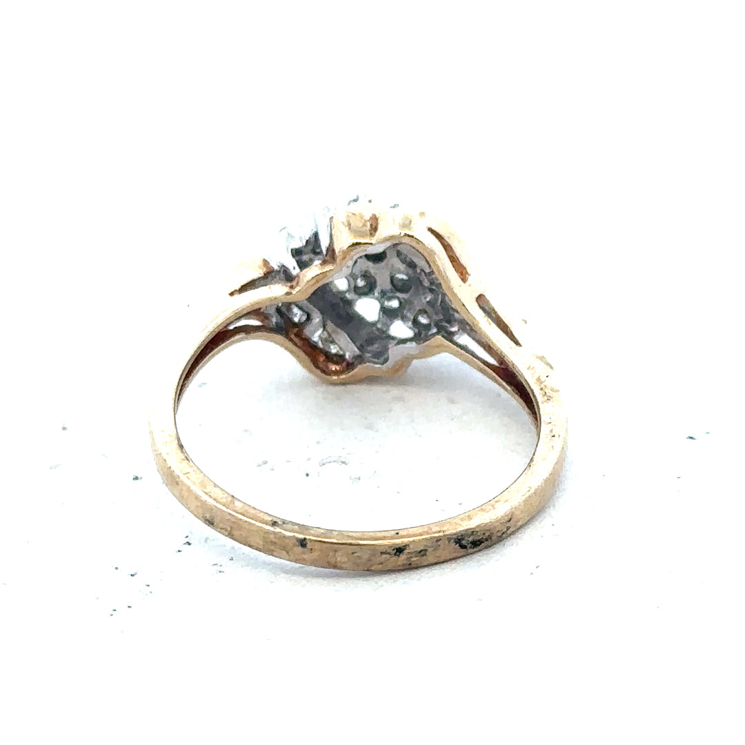 9ct yellow gold diamond ring with 0.26 carats of diamonds, size P, featuring a classic design and unbranded craftsmanship.