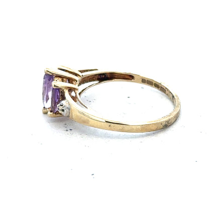 9ct yellow gold amethyst and diamond ring size P with a central amethyst gemstone and diamond accents.