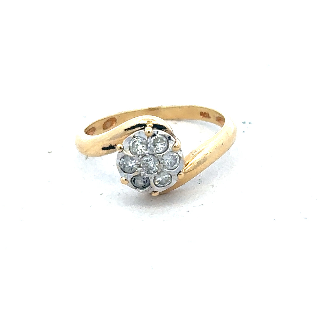 18ct yellow gold diamond ring in size L1/2, featuring a sparkling diamond centerpiece and elegant design.
