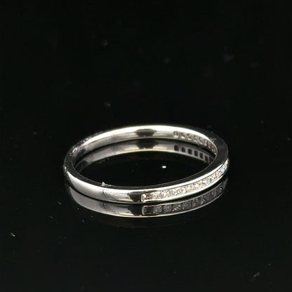 18ct white gold diamond ring, size Q1/2, featuring sparkling diamonds, unbranded jewelry design, elegant and sophisticated.
