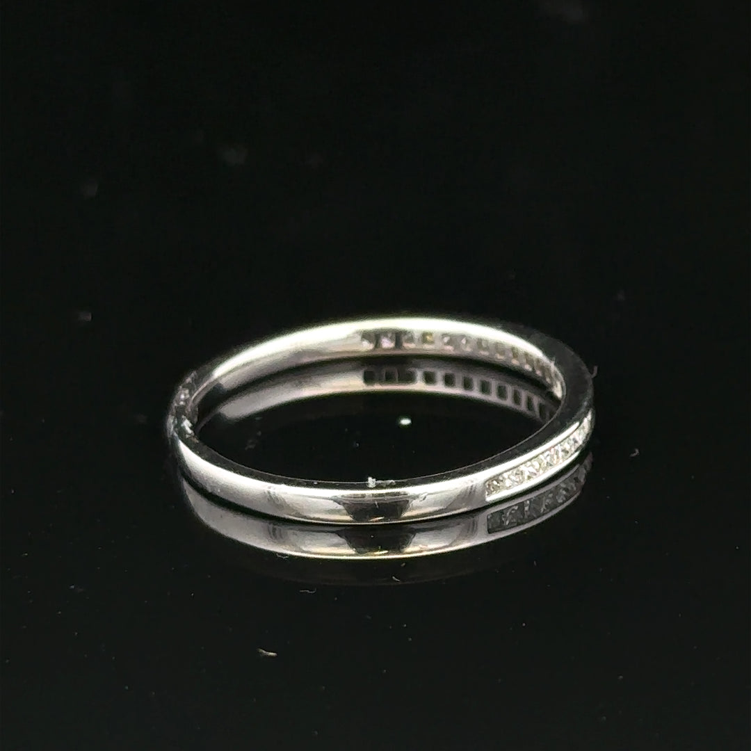 18ct white gold diamond ring in size Q1/2, featuring sparkling diamonds set in a sleek unbranded design.
