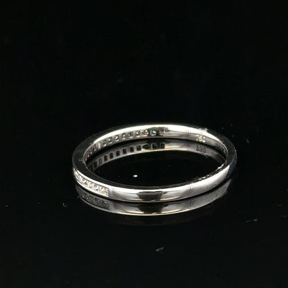 18ct white gold diamond ring size Q1/2, unbranded, showcasing a sparkling diamond setting on a polished band.