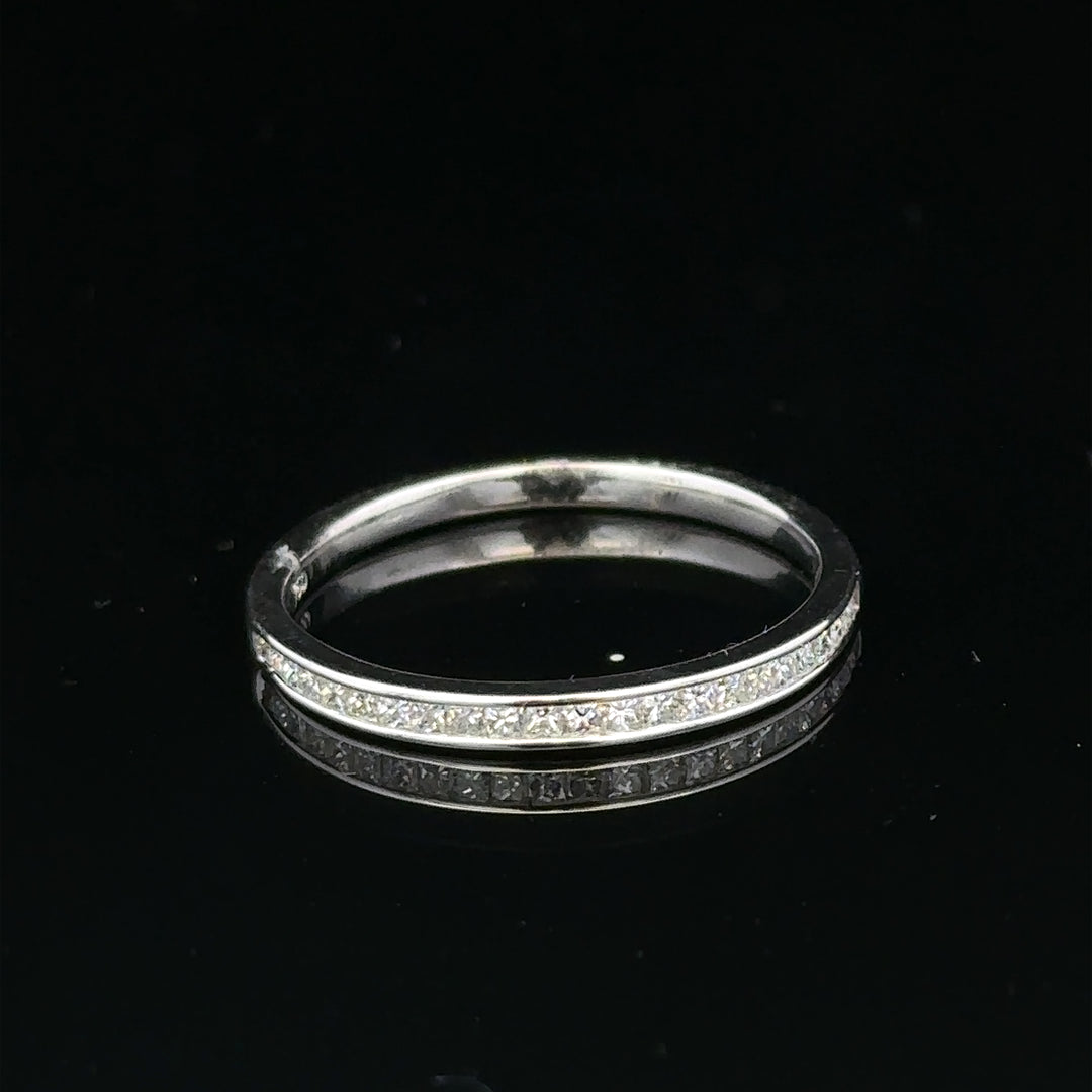 18ct white gold diamond ring in size Q1/2 with sparkling diamonds, showcasing elegant jewelry craftsmanship.
