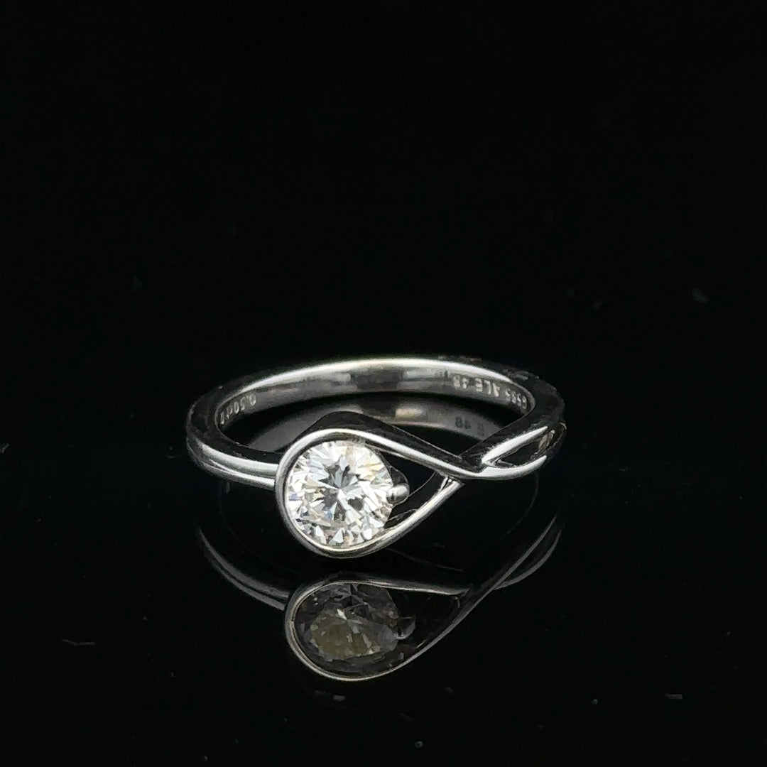 14ct white gold lab-grown diamond ring, size I, featuring a sparkling central diamond and elegant band design.