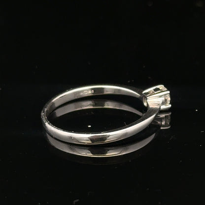 18ct white gold diamond ring with 1/4 carat total weight, size P1/2, featuring a sparkling diamond centerpiece.