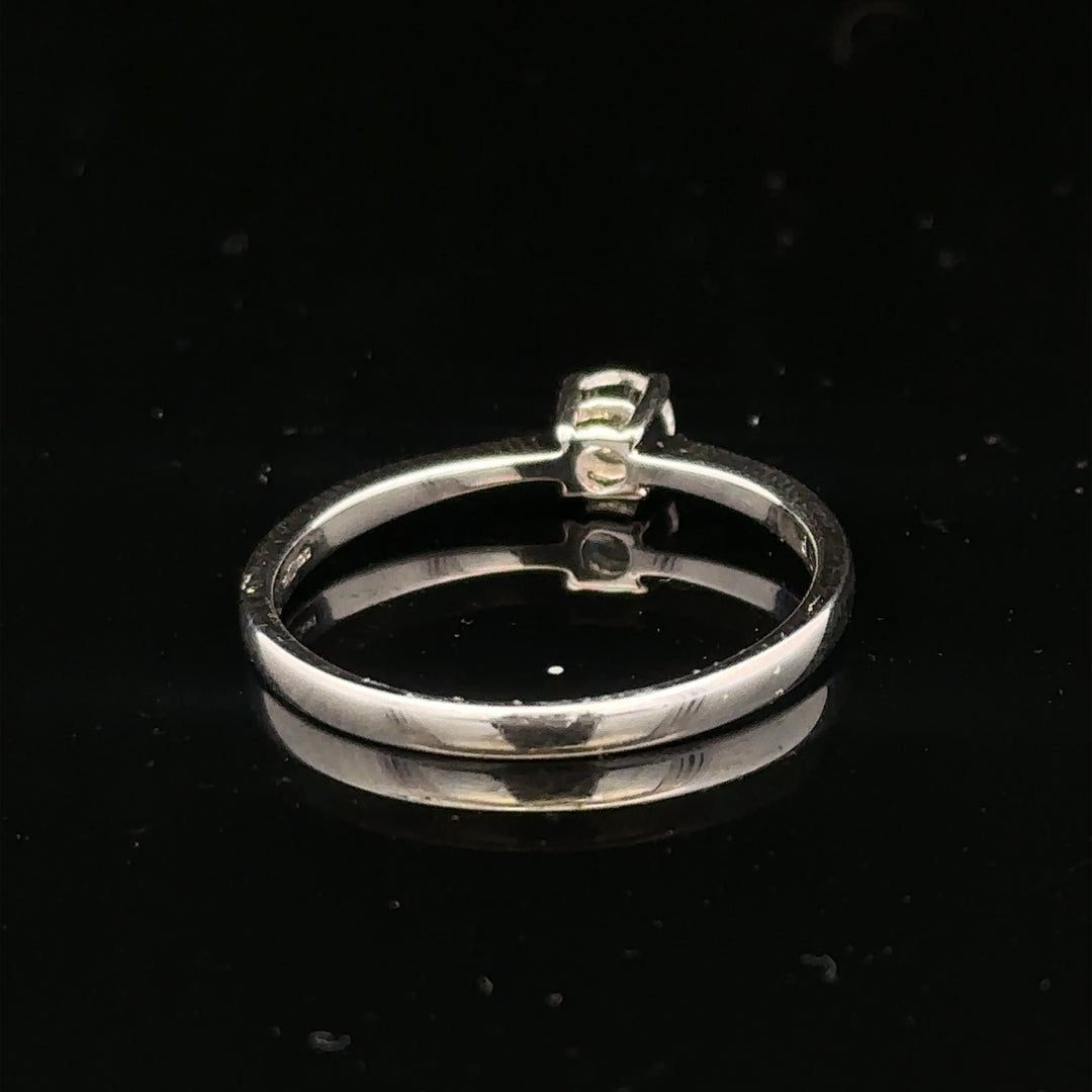 18ct white gold diamond ring with 1/4 carat round cut diamond, size P1/2, unbranded jewelry, detailed close-up image
