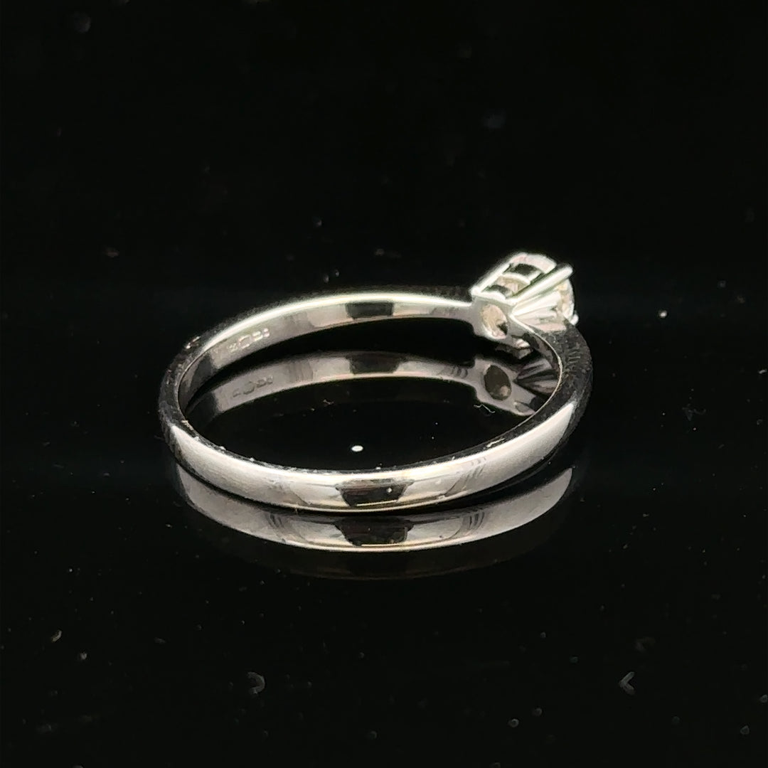 18ct white gold diamond ring with 1/4 carat sparkling diamond, size P1/2, unbranded jewelry accessory.