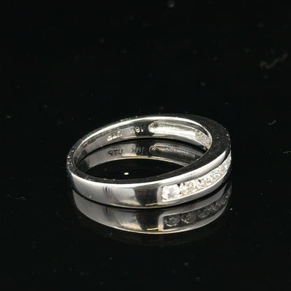 18ct white gold diamond ring size L with sparkling diamonds, elegant jewelry piece from Un.